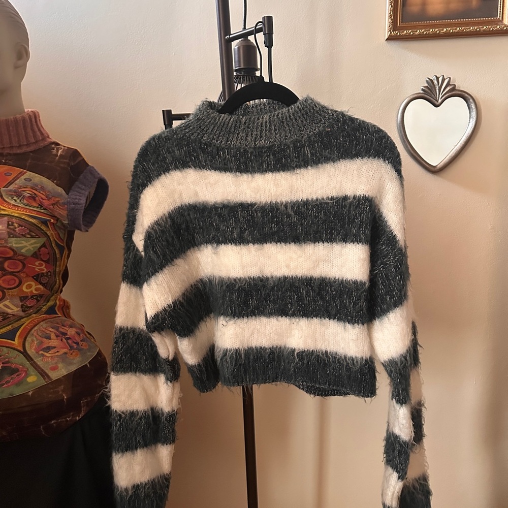 Striped Fuzzy Cropped Sweater - green & Cream